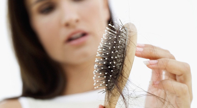 ‘Kadınlarda saç dökülmesi, önlem alındığında durdurulabilir’