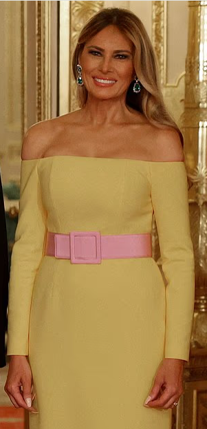 Melania Trump'ın Kraliyet yemeğinde giydiği elbise olay yarattı